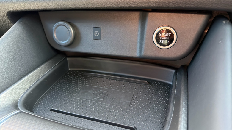 Nissan Qashqai 1.3 DiG-T MH N-Connecta 5dr Petrol Hatchback